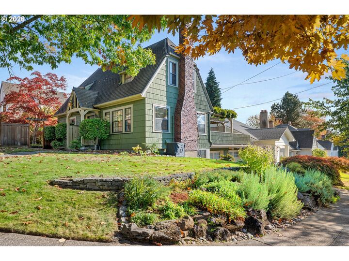 Property Photo:  3804 NE Wistaria Dr  OR 97212 