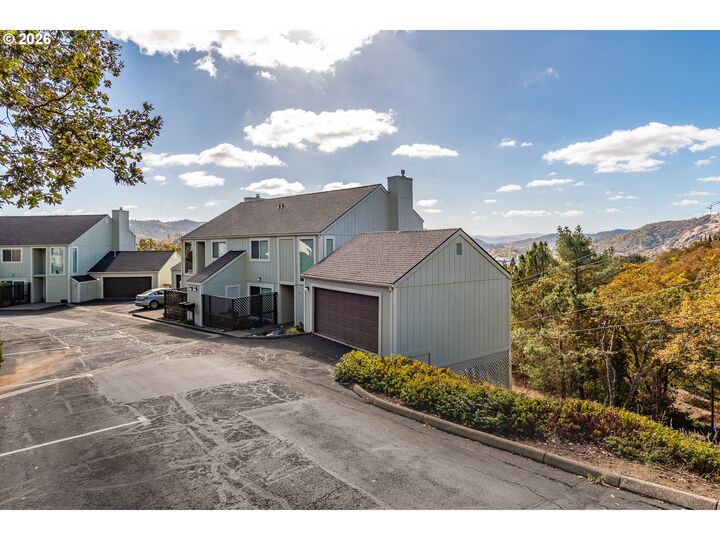 Property Photo:  13 NE Spyglass Loop  OR 97470 