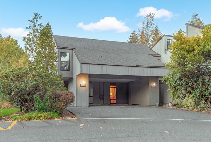 Property Photo: 13896 NE 66th Street #591 WA 98052