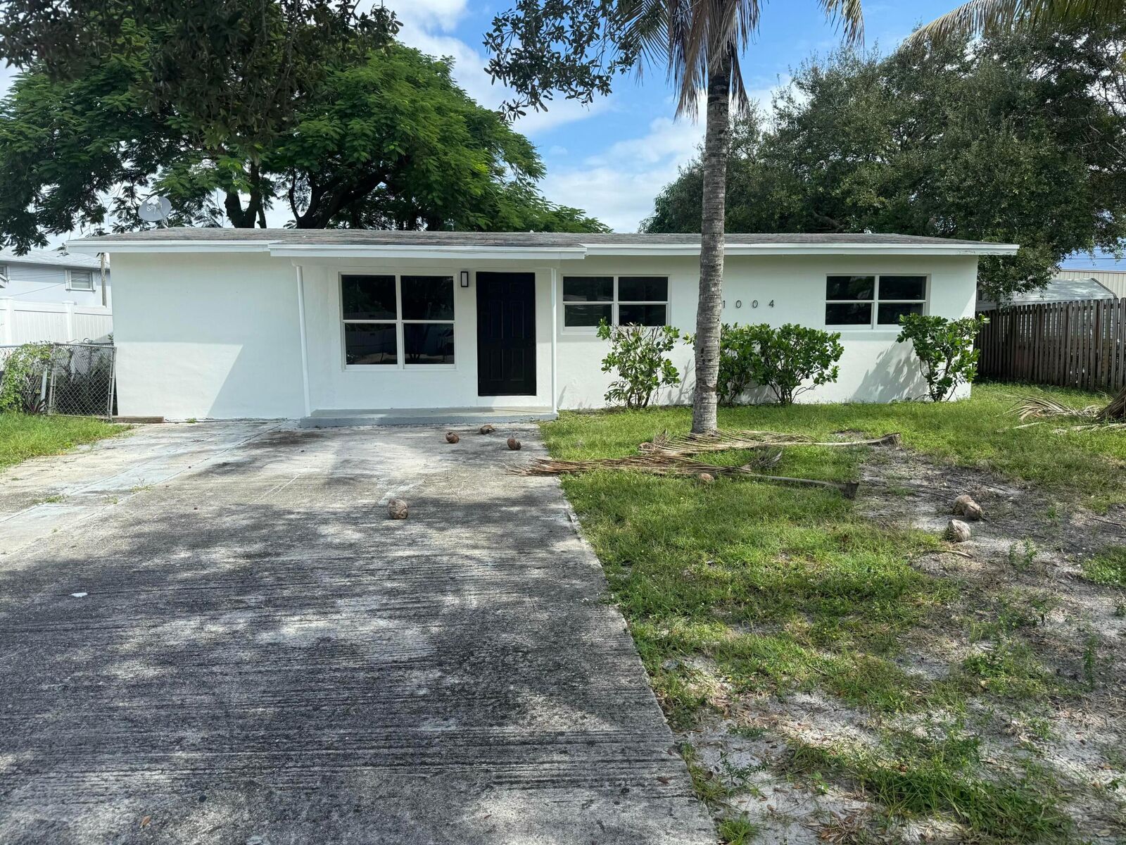 Property Photo: 1004 SW 22nd Avenue FL 33312