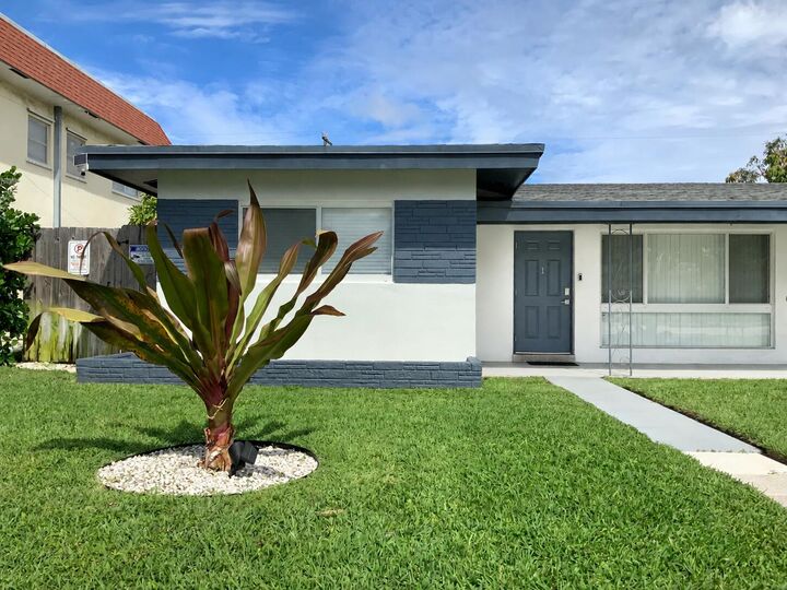Property Photo: 1261 SE 2nd Street 1 FL 33441