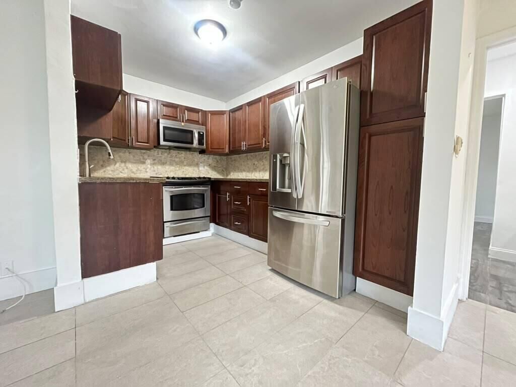 Property Photo: 1302 S Federal Highway 2 FL 33460
