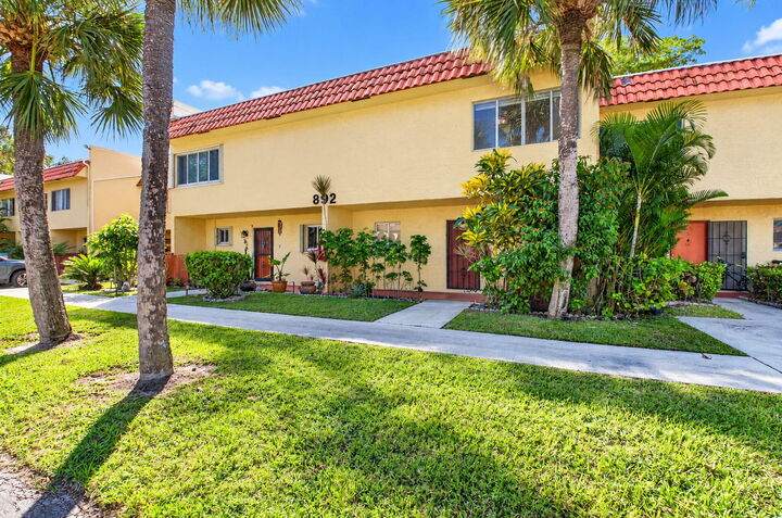 Property Photo:  892 SW 9th Street Circle 7  FL 33486 
