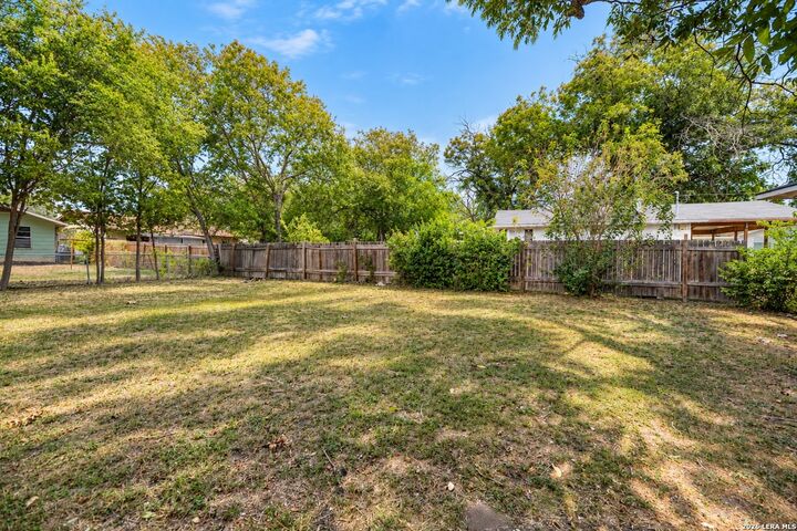 Property Photo: 433 W Wright Blvd TX 78148