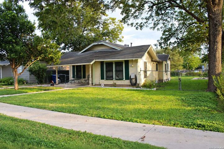 Property Photo: 224 Monticello Ct TX 78223