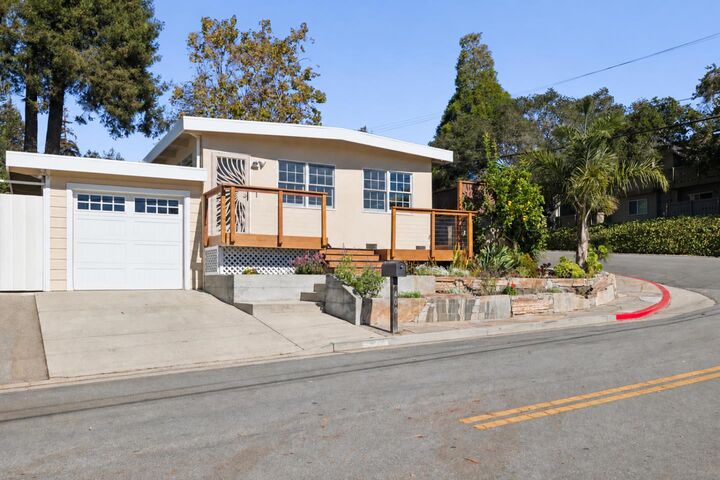 Property Photo:  400 Pine Street  CA 95010 