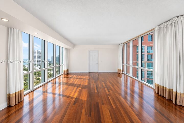 Property Photo:  3370 Hidden Bay Dr 1111  FL 33180 