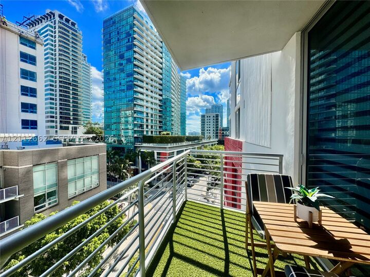 Property Photo:  90 NE 32nd 613  FL 33137 