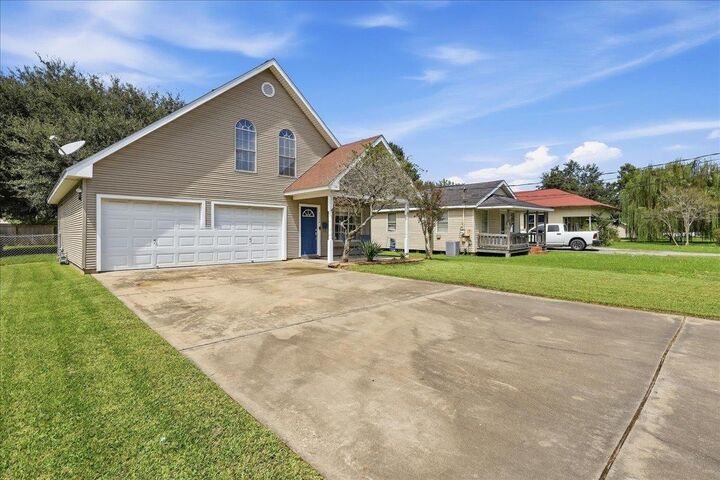 Property Photo: 1510 Jackson Ave TX 77627
