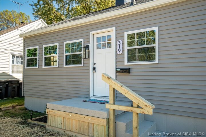 Property Photo: 319 E Charlestown Avenue IN 47130
