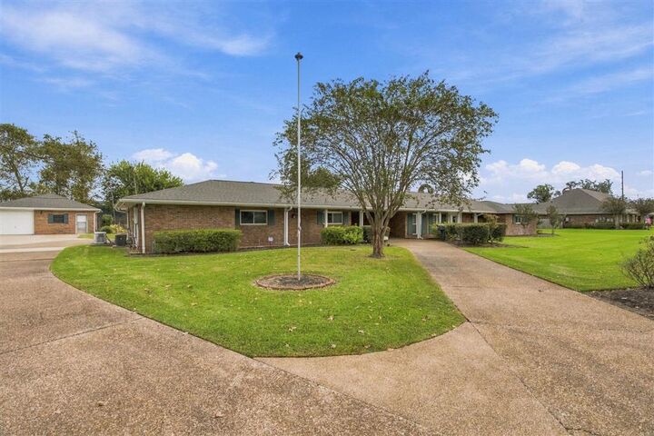 Property Photo:  900 Bayou Oaks Lane  LA 70605 