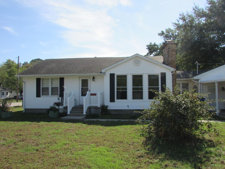 Property Photo:  1516 Frisco Street  MO 64865 