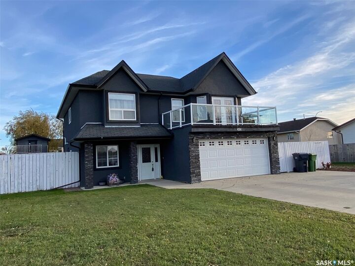 Property Photo:  454 Darlington Street E  SK S3N 4A1 