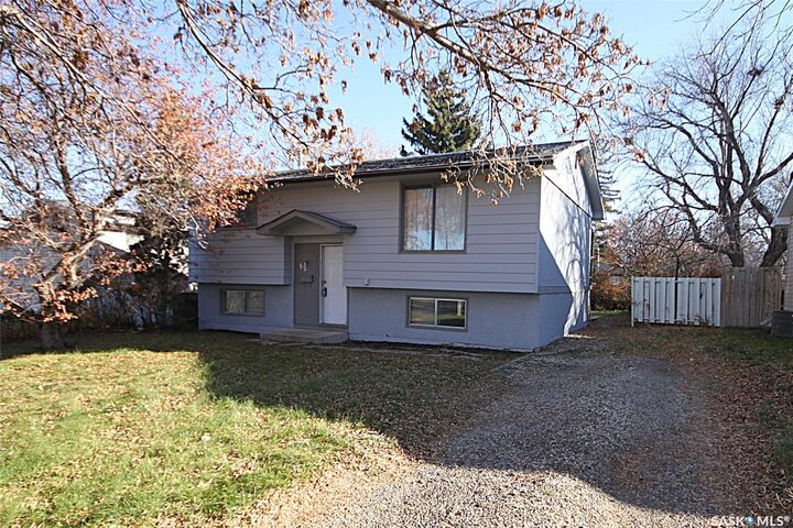 Property Photo:  82 Osborne Crescent  SK S4R 5J1 