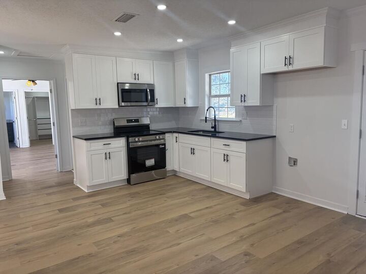 Property Photo: 7198 S County Road 33 AL 36320