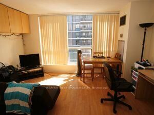 Property Photo:  7 Carlton Street 1702  ON M5B 2M3 
