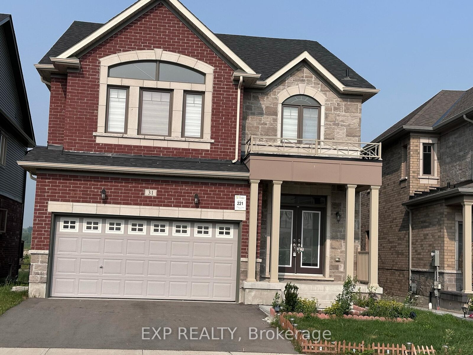 Property Photo:  31 Lorne Thomas Place  ON L9R 0T8 