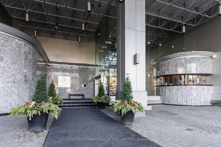 Property Photo:  110 Bloor Street W 1206  ON M5S 2W7 