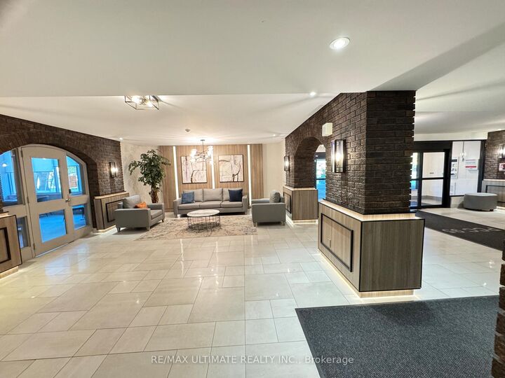 Property Photo:  966 Inverhouse Drive 1004  ON L5J 4B6 