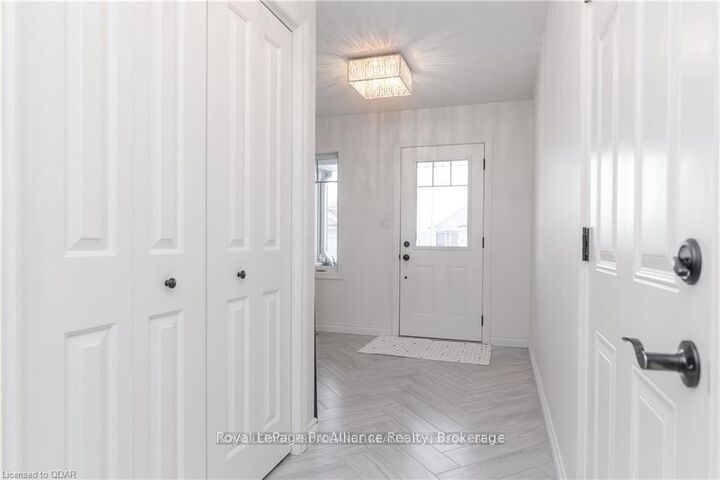 Property Photo:  31 Chinook Street  ON K8P 0C6 
