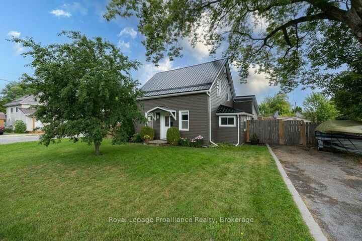 Property Photo: 61 Pelham Street ON K8V 4T8
