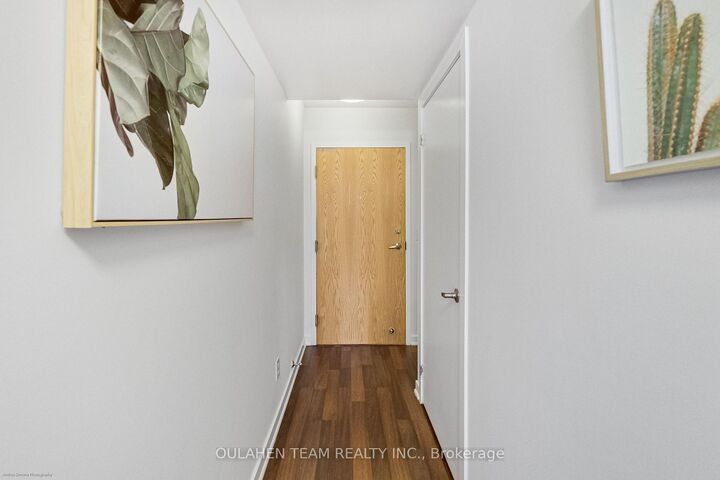 Property Photo:  38 Joe Shuster Way 1220  ON M6K 0A5 