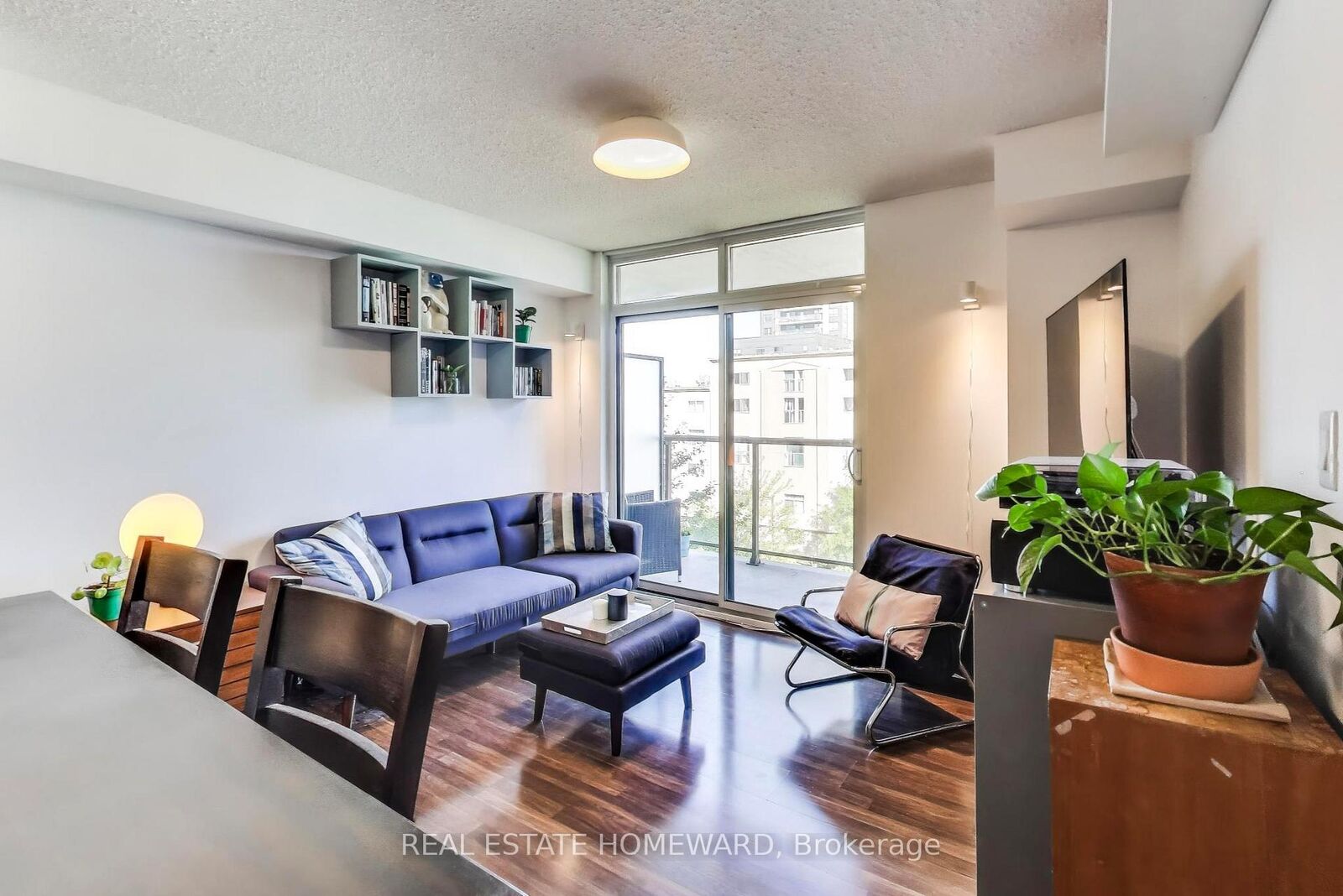 Property Photo: 816 Lansdowne Avenue 406 ON M6H 4K6