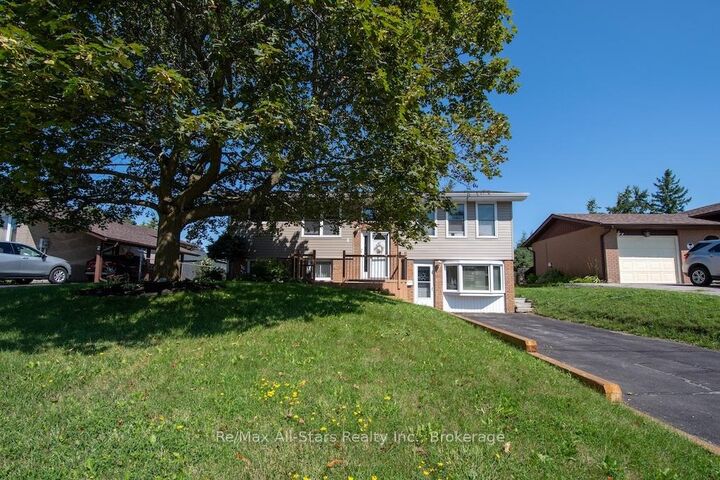 Property Photo:  4 Daniel Court  ON K9V 4Z9 
