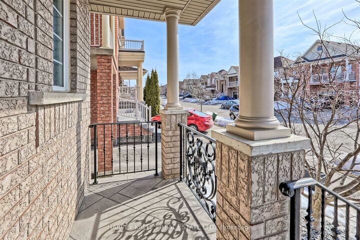 Property Photo:  36 Canyon Gate Crescent  ON L6A 0C2 