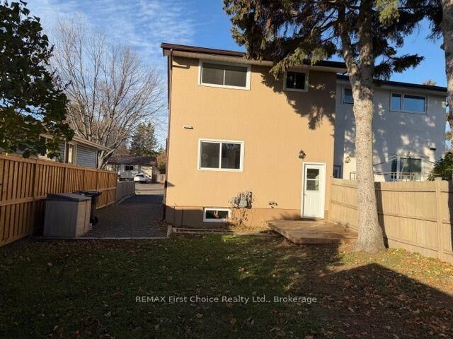 Property Photo:  254 Perth Crescent  ON P7A 7N7 