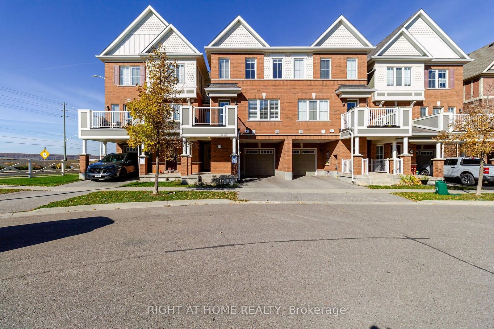 Property Photo:  74 Frost Court  ON L9T 7K6 