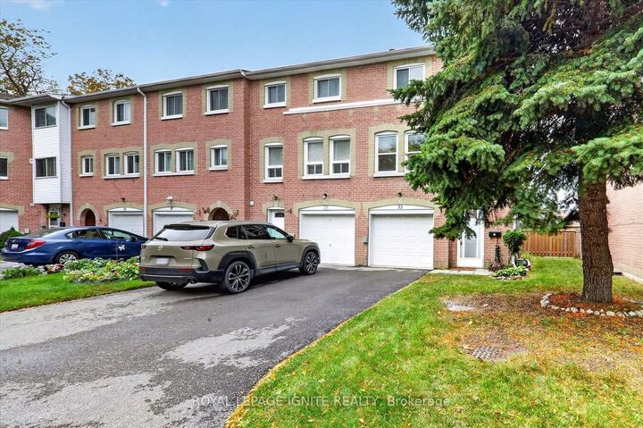 Property Photo:  200 Murison Boulevard 33  ON M1B 3R9 