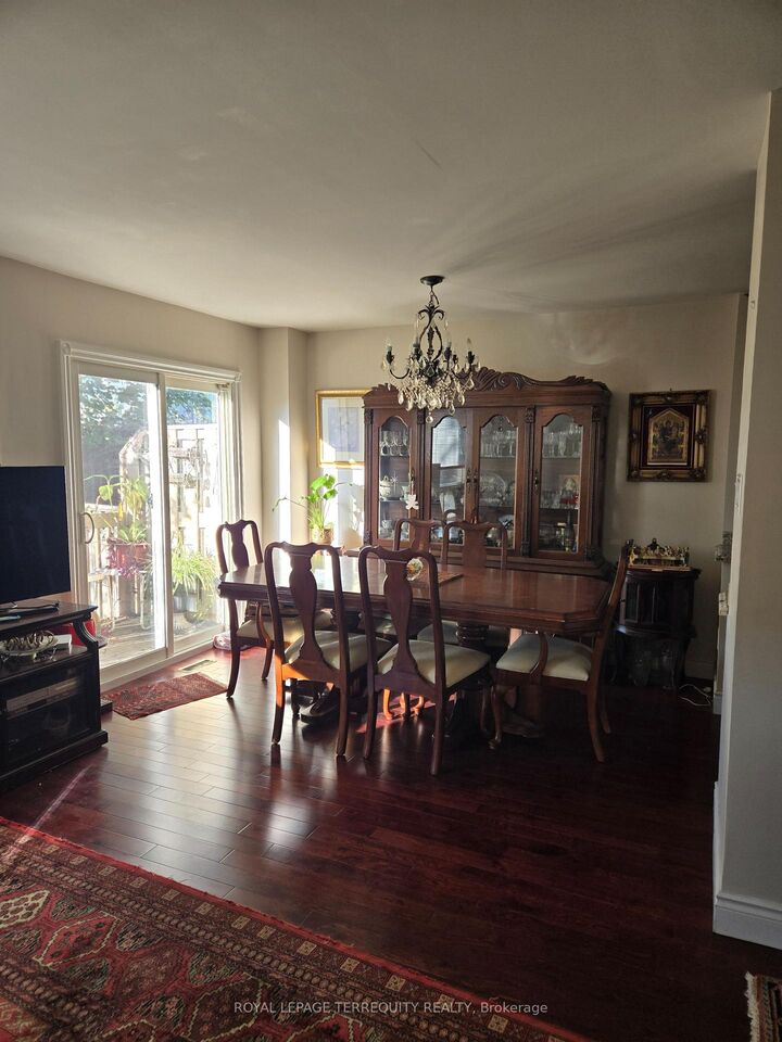 Property Photo:  4635 Regents Terrace 34  ON L5R 1X4 