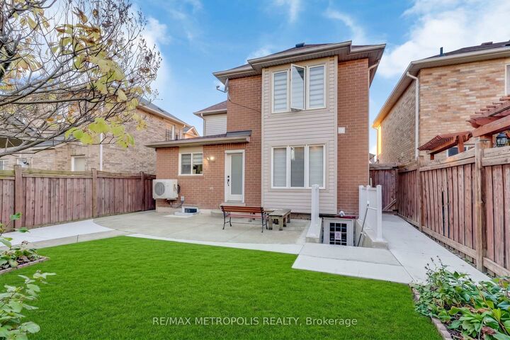 Property Photo:  5919 Osprey Boulevard Bsmt  ON L5N 8J7 