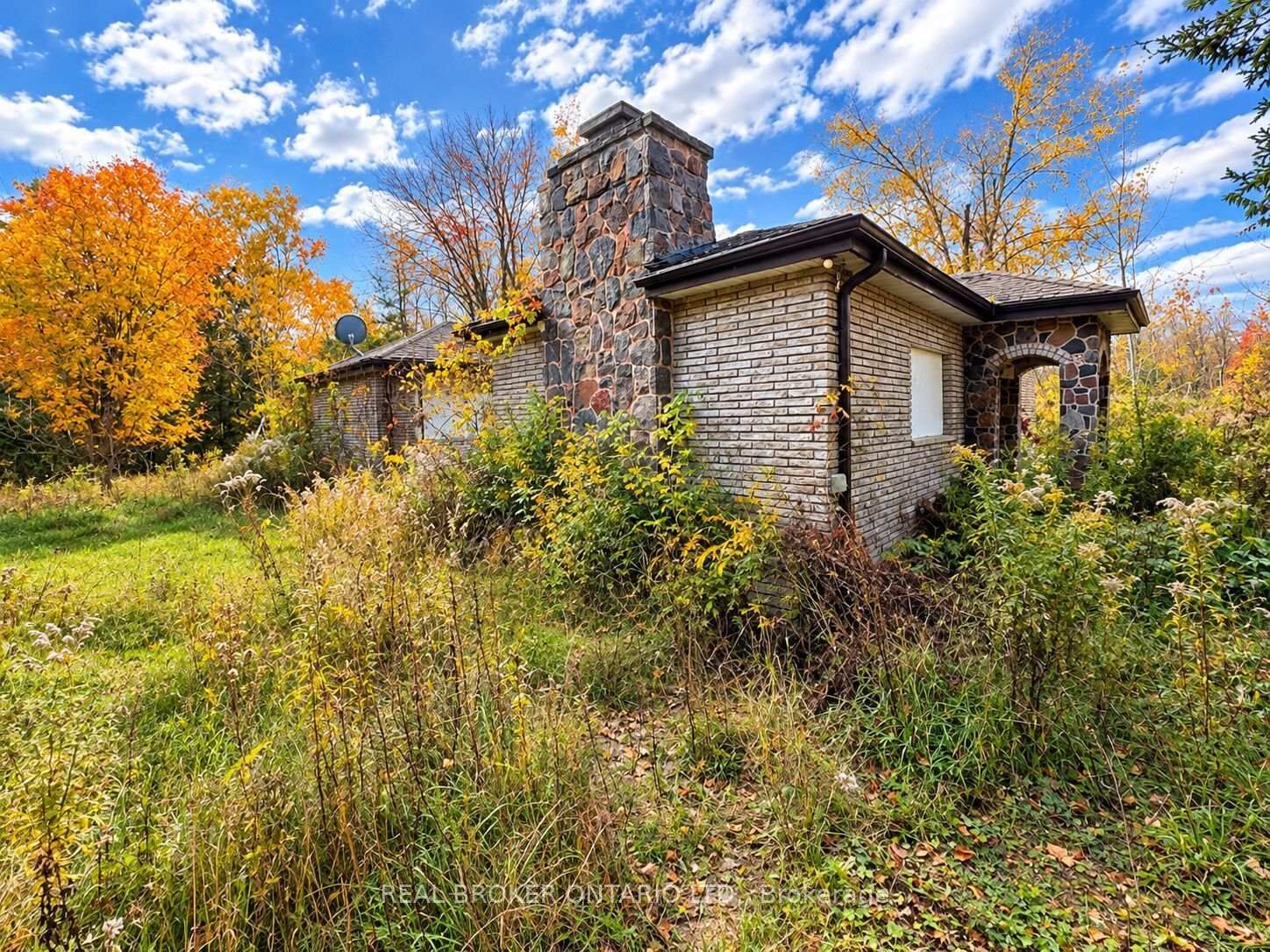 Property Photo:  5654 Willison Side Road  ON L3V 6H5 