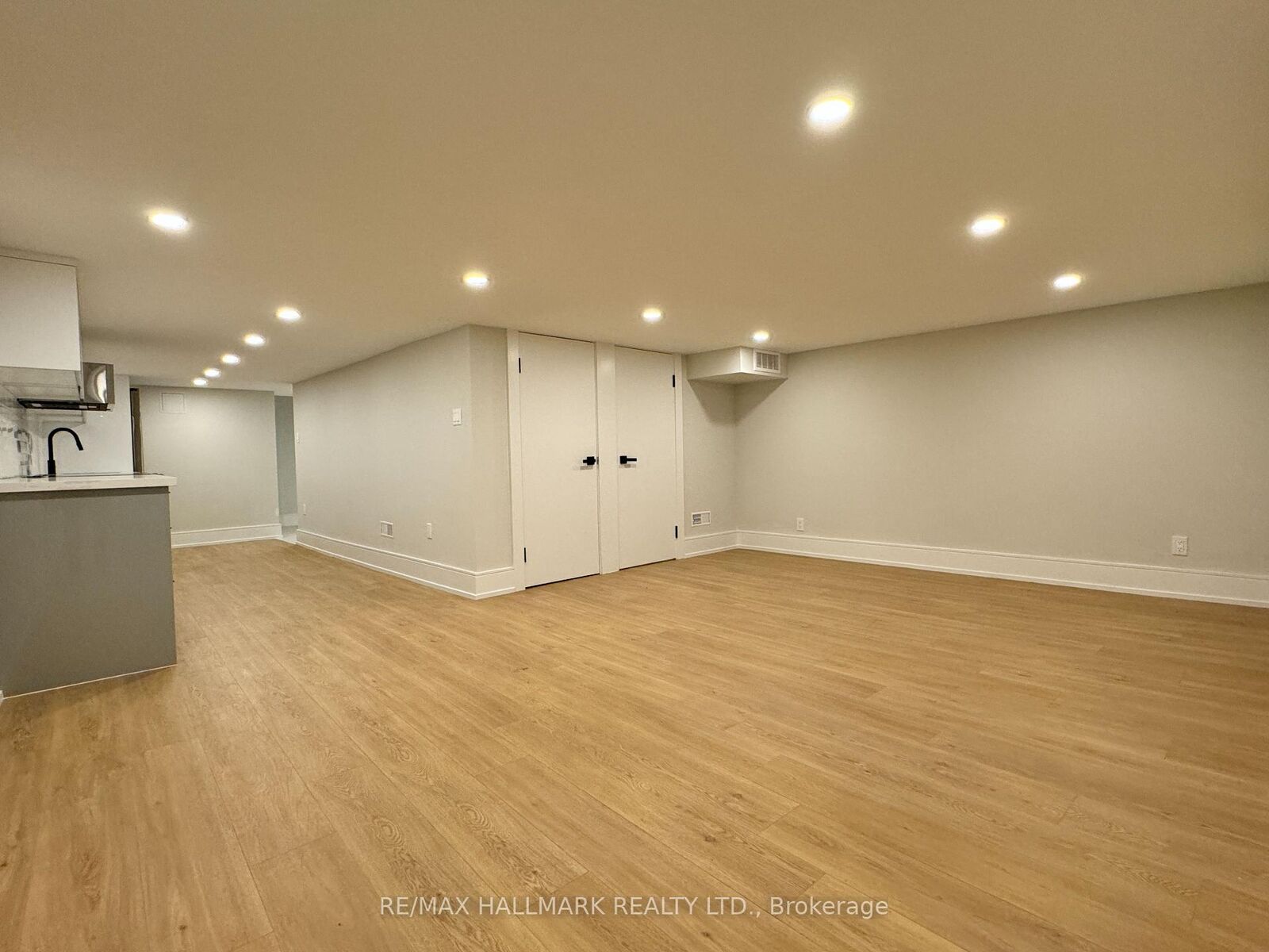 Property Photo:  116 Bellevue Avenue Bsmt  ON M5T 2N9 