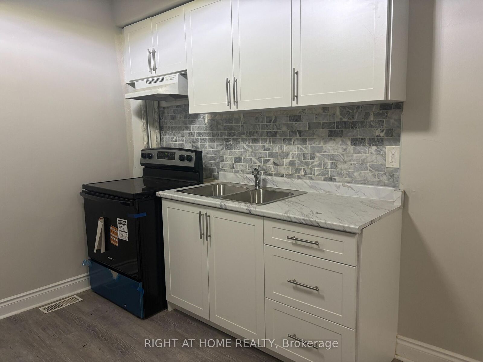 Property Photo: 511 Oakwood Avenue Main ON M6E 2W9
