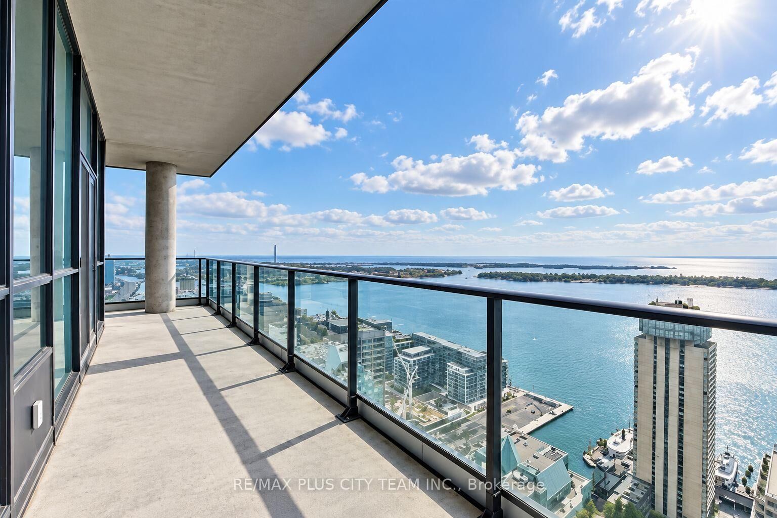 Property Photo: 33 Bay Street 5005 ON M5J 2Z3