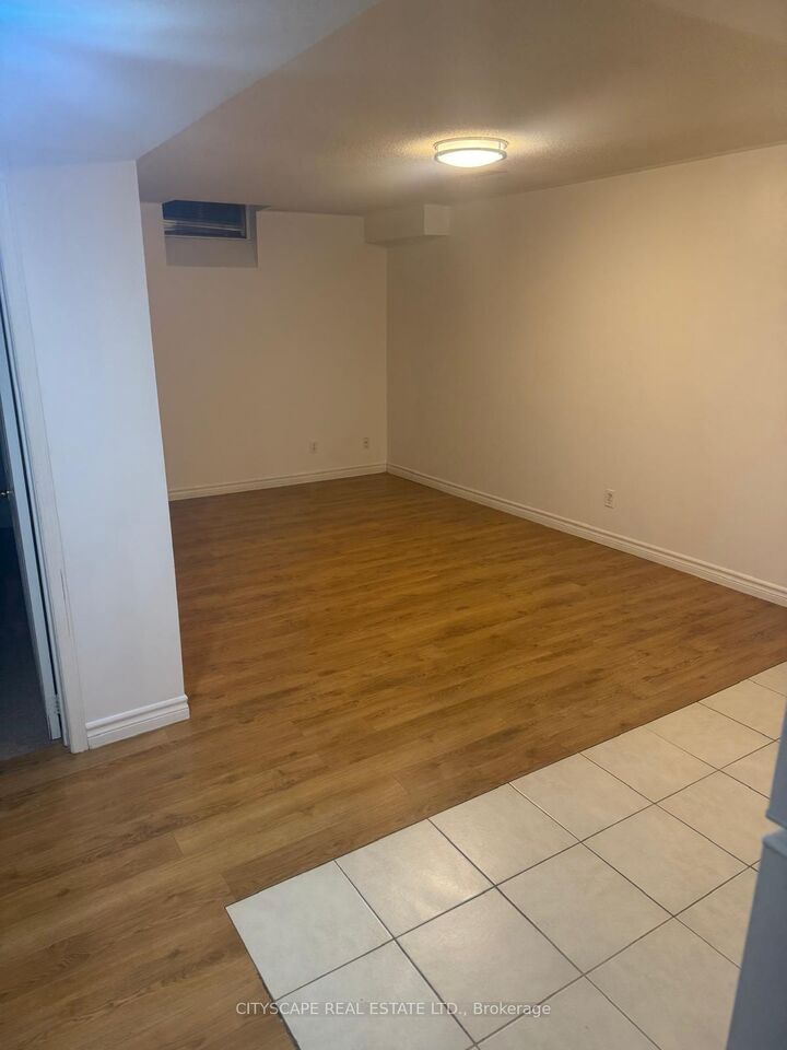 Property Photo:  6099 Rowers Crescent Bsmt  ON L5V 3A2 