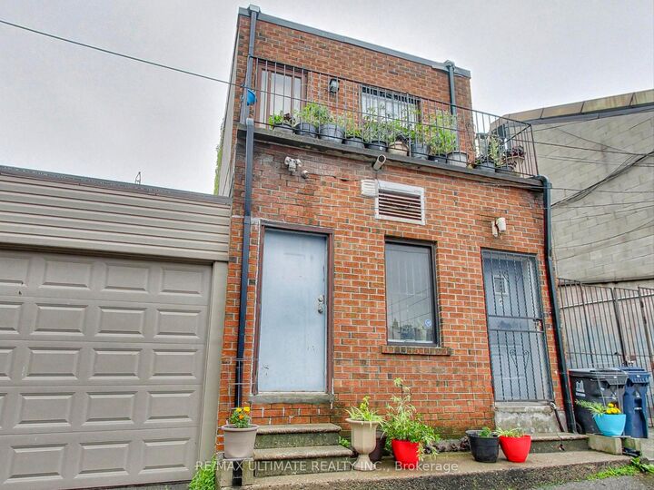 Property Photo:  1584 Dundas Street W Apt #2  ON M6K 1T8 