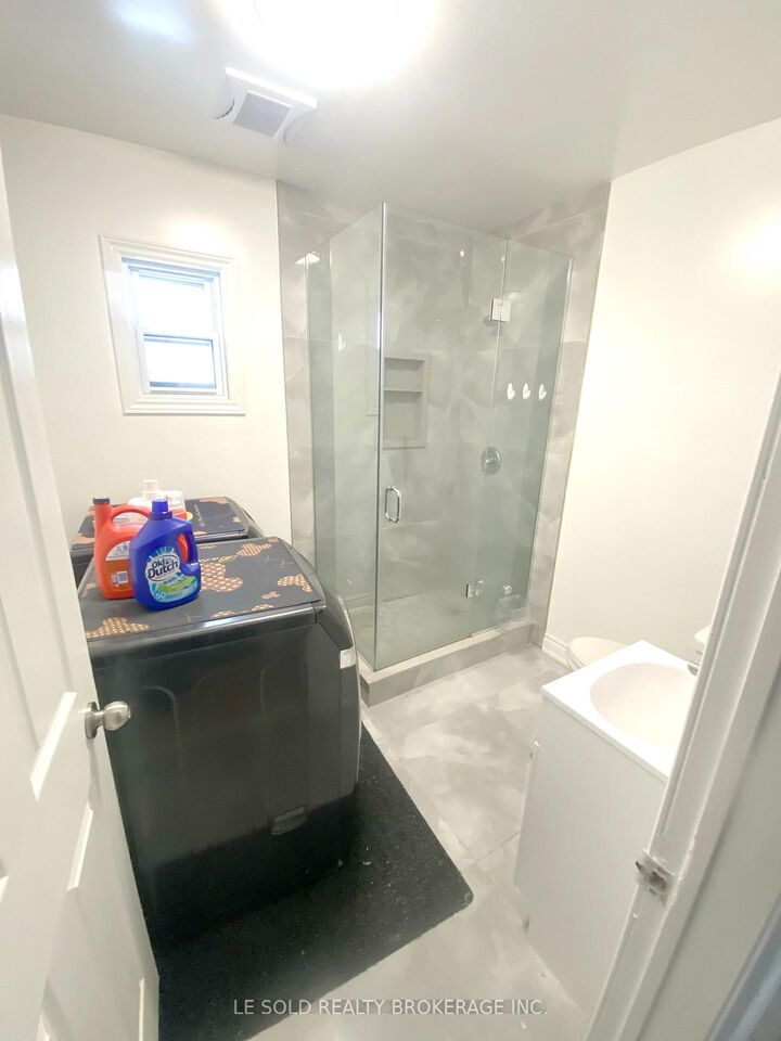 Property Photo: 271 Hallam Street 1 Bedroom ON M6H 2T7