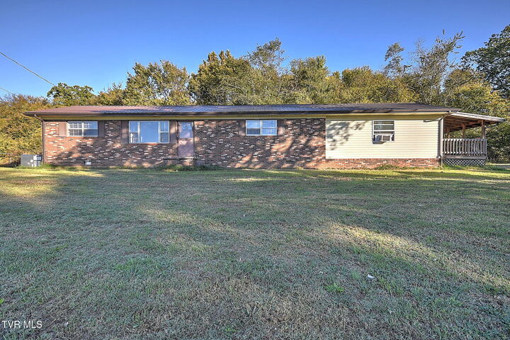 Property Photo: 2040 Roe Junction Road TN 37813