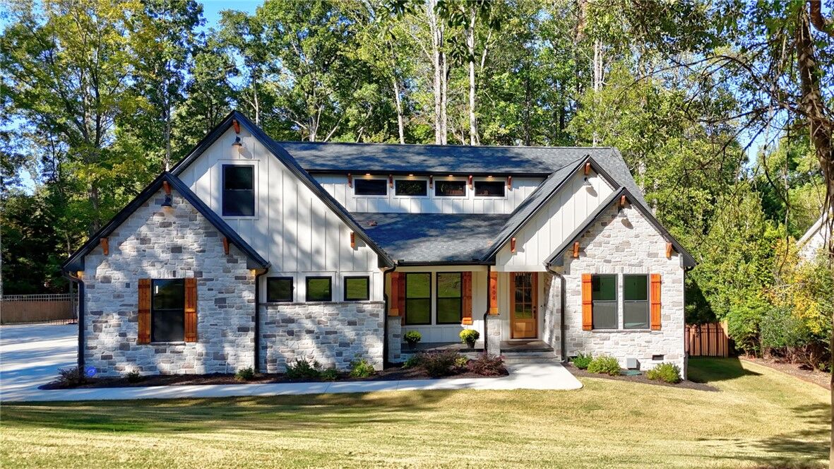 Property Photo:  404 Holly Ridge Drive  SC 29621 