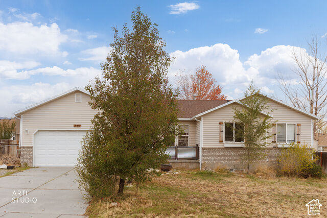 Property Photo: 893 N 1430 E UT 84074
