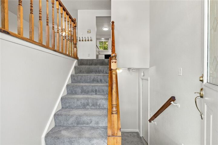 Property Photo:  220 Glenmore Dr  PA 15108 