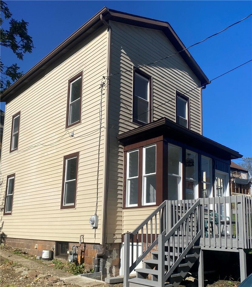 Property Photo:  305 Hill St  PA 15425 
