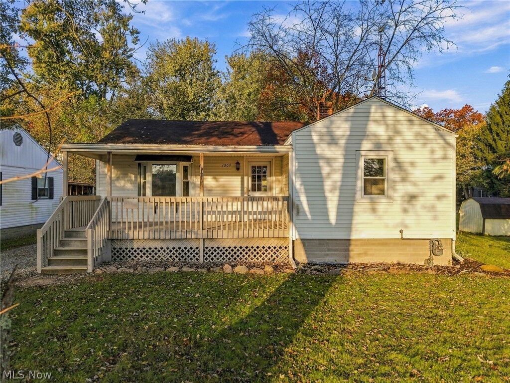 Property Photo: 1064 Ridgefield Avenue OH 44601