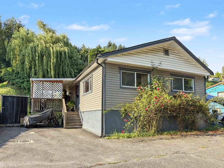 Property Photo:  32151 Lougheed Highway 10  BC V2V 1A3 
