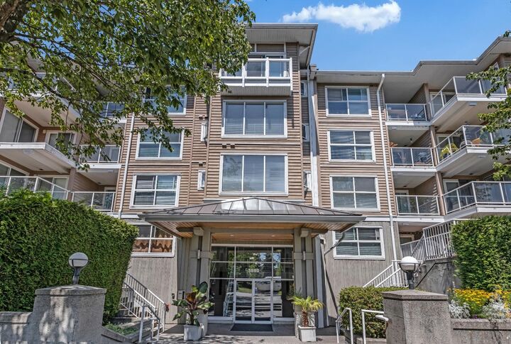 Property Photo:  5880 Dover Crescent 427  BC V7C 5P5 