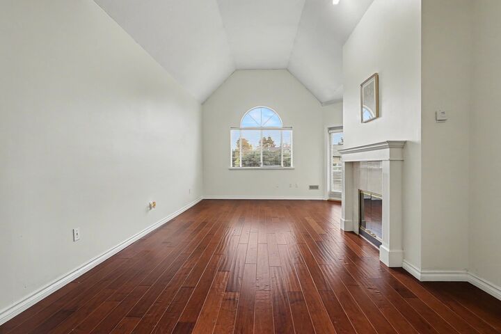 Property Photo:  25 Richmond Street 202  BC V3L 4P9 
